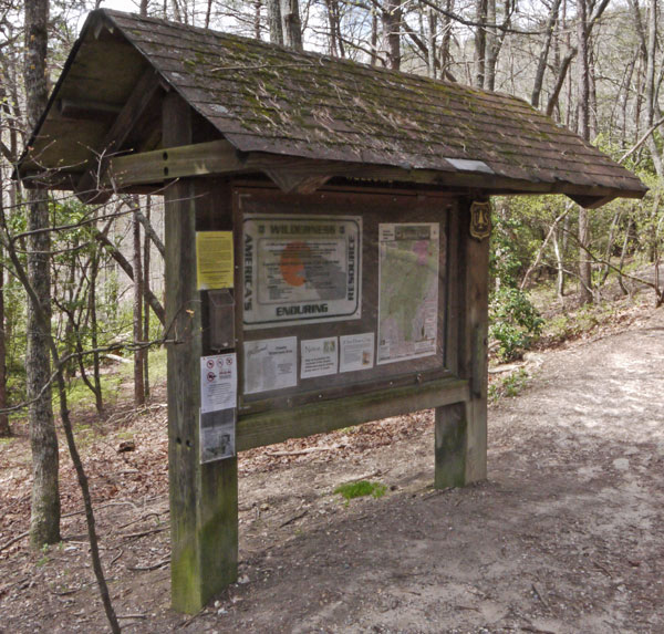 Kiosk behind Leaf Gate