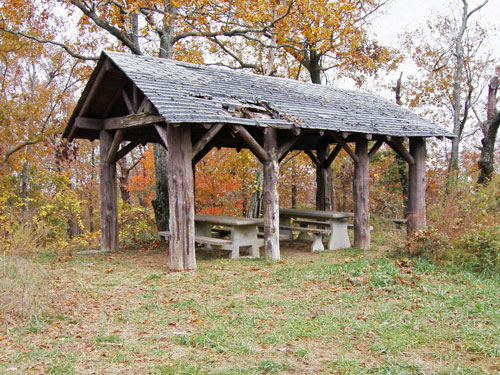 Horn Mountain Picnic Shelter before volunteer rebuild